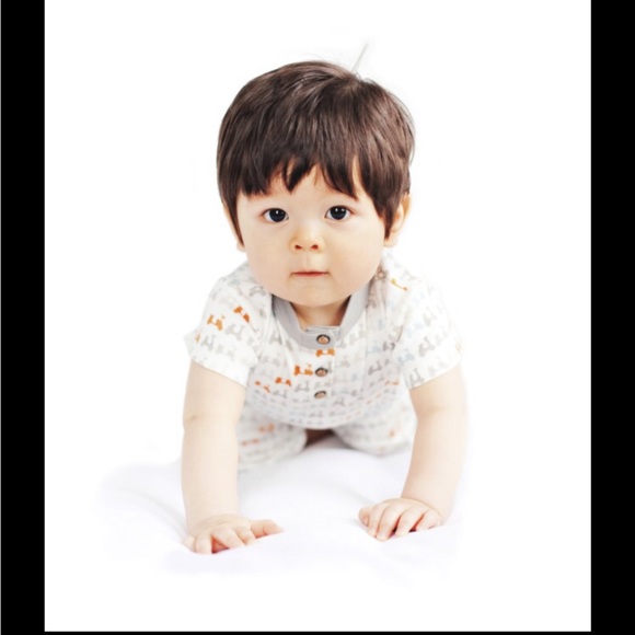 Boys side placket bodysuit and pants-comes as a set - Picture 4 of 5